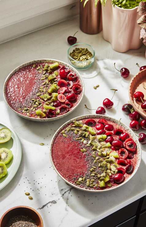 Raspberry coconut smoothie bowl